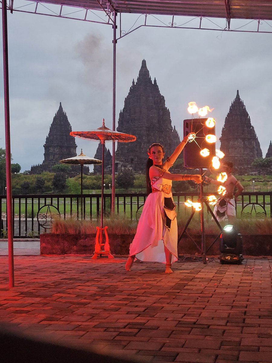 At Prambanan - Yogyakarta, Indonesia.

#yogyakarta

<a href="/Snapdragon/">Snapdragon</a> <a href="/samsungID/">Samsung Indonesia</a>

#ShotOnSnapdragon