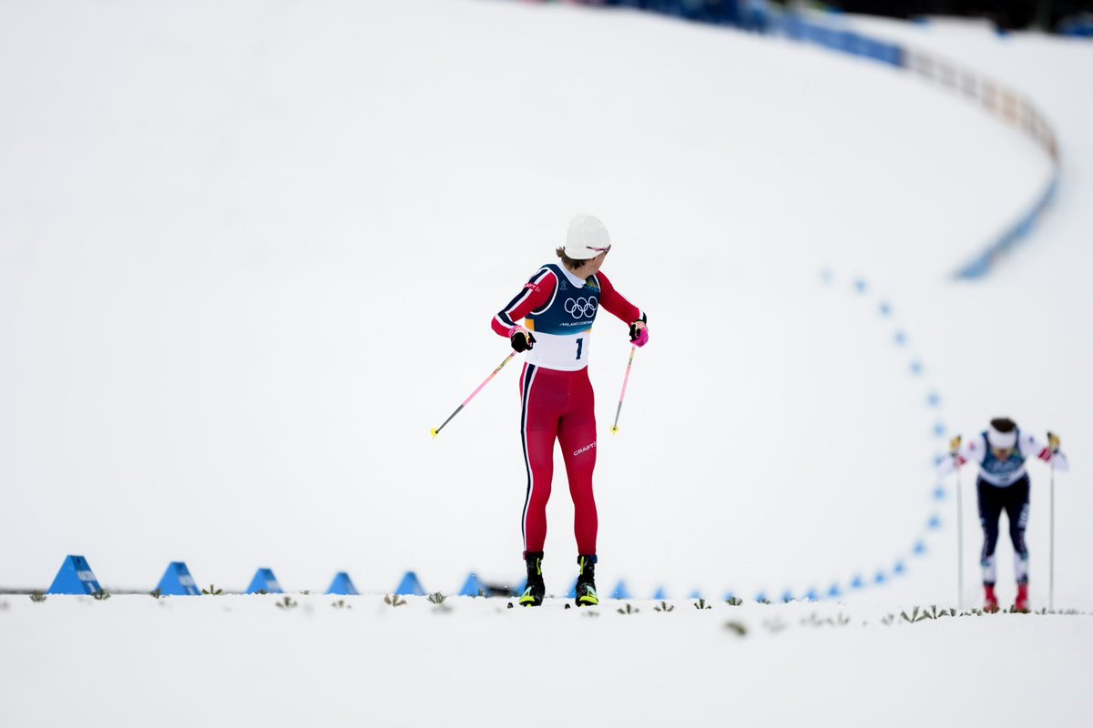 Oggi Johannes Høsflot #Klæbo compie un'impresa ineguagliabile.

La sorte gli ha regalato il pettorale migliore tra i favoriti; lui non ha cestinato il presente.

La strada verso le 6x 🥇 è spianata, per ripetere il capolavoro imbastito un anno fa a Trondheim!

#Olympics2026