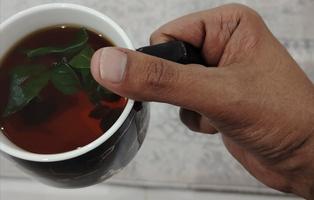 وَالكَلِمَاتُ لَهَا أَيَادٍ أَيْضاً
تَرْبِتُ أو تَخْنُق.
هاشتاق T الظُهريه المُنعنع 😁