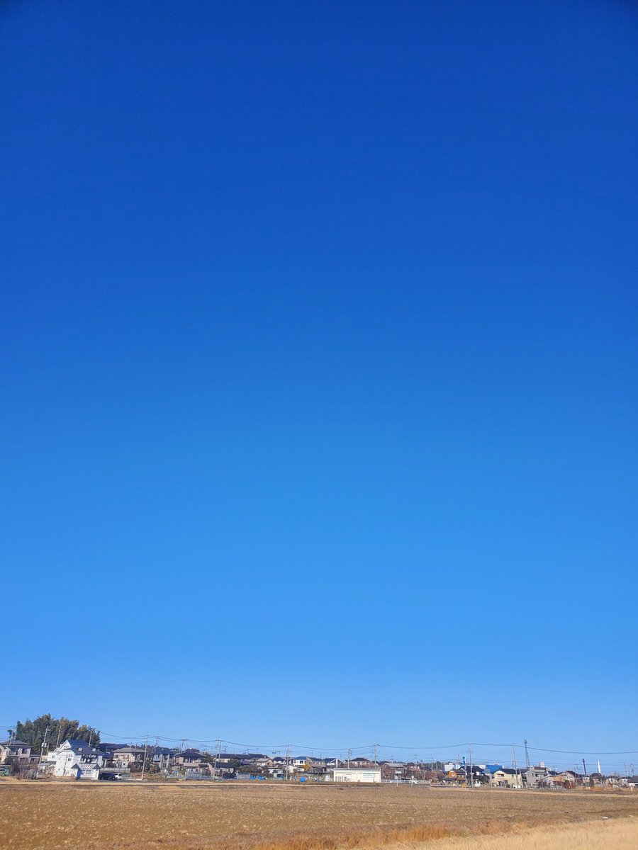 青空を見上げて 誰よりも幸せでいてほしい といつも祈ってます💙 ます