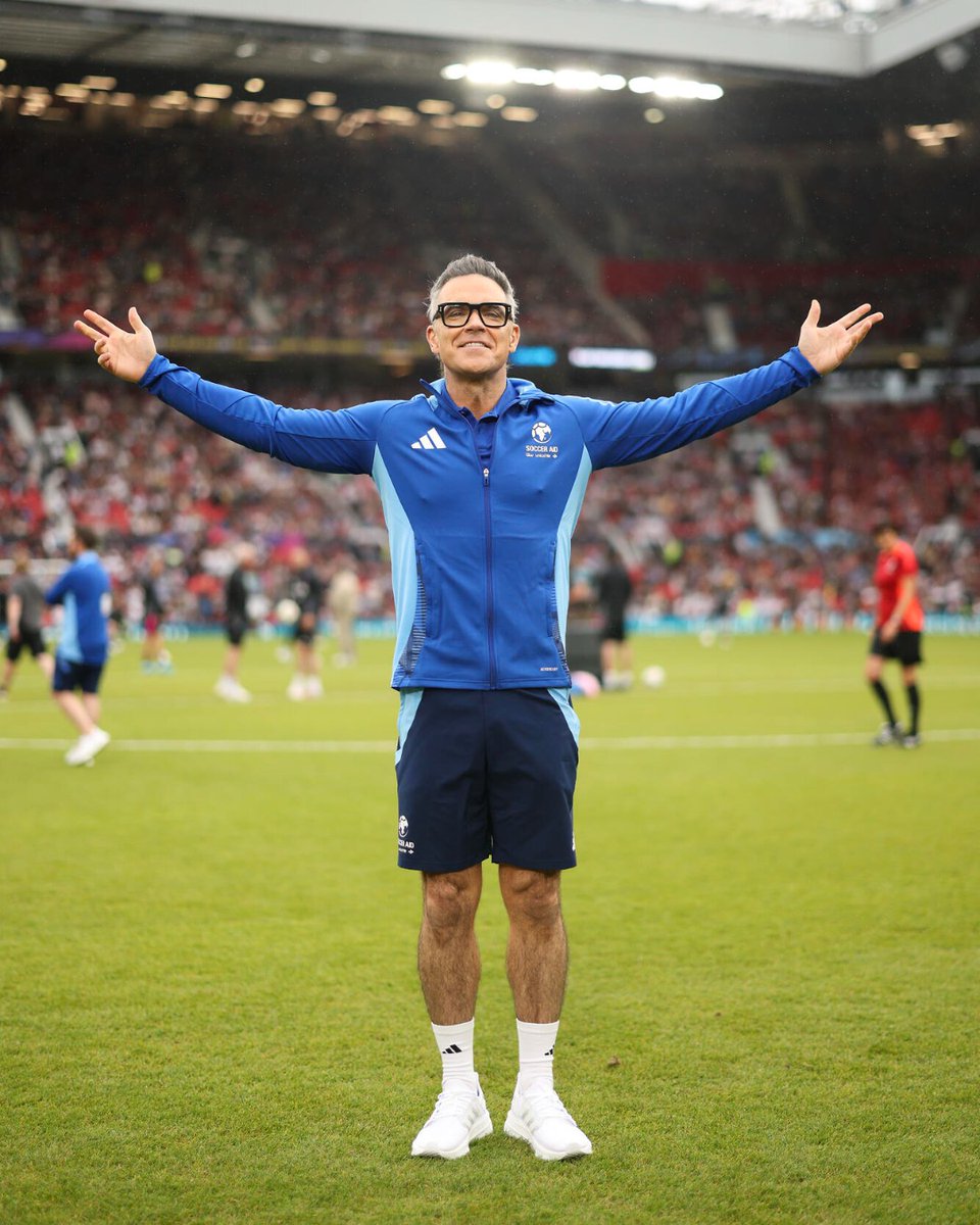 HAPPY BIRTHDAY <a href="/robbiewilliams/">Robbie Williams</a> 🥳 👑