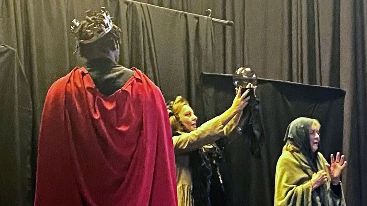 Last week, we were excited to welcome&nbsp; @TheGlobePlayers into school for two fantastic live performances. Our Year 9 students enjoyed an engaging performance of Romeo and Juliet, while our Year 11 students were treated to a performance&nbsp; of Macbeth as part of their GCSE revision. Image