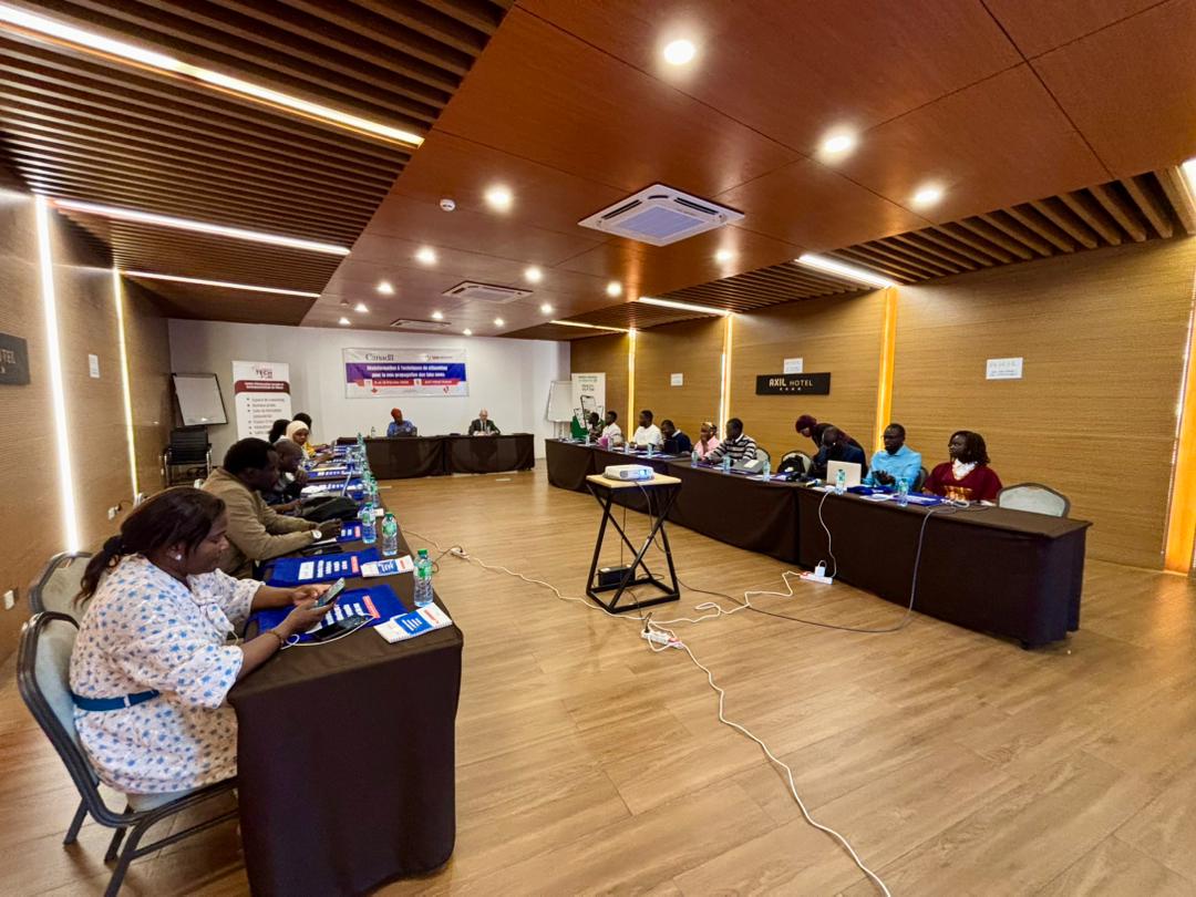 Fiers de notre partenariat avec <a href="/wambedmi_asso/">Association Wa Mbed Mi</a> pour une formation de 2 jours pour outiller 20 journalistes &amp; créateurs de contenu sénégalais contre la #désinformation. À l'ère des deepfakes &amp; des fake news virales, le fact-checking n'a jamais été aussi crucial pour la démocratie.