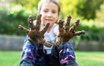 Visit_Richmond1's tweet image. It is nearly #HalfTerm and here are some ideas
🌺Blossom crafts @hamhousegarden 
💼Half Term Fun Hampton Court Palace @HRP_Palaces 
🦆Mudfest @WWTLondon 
🍨Kids eat #free @rhillhotel 
🎲Free kid's playtime while you dine at Scott's Richmond
👉shorturl.at/wWv5l @LBRUT