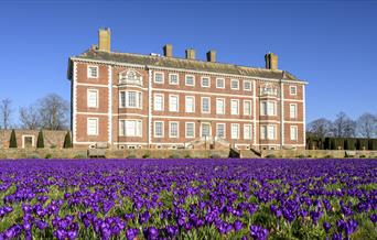 Visit_Richmond1's tweet image. It is nearly #HalfTerm and here are some ideas
🌺Blossom crafts @hamhousegarden 
💼Half Term Fun Hampton Court Palace @HRP_Palaces 
🦆Mudfest @WWTLondon 
🍨Kids eat #free @rhillhotel 
🎲Free kid's playtime while you dine at Scott's Richmond
👉shorturl.at/wWv5l @LBRUT