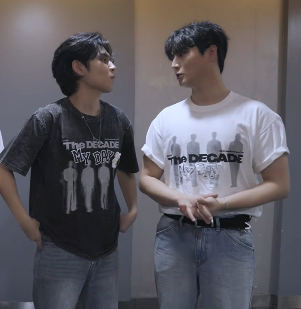 지금 둘만의 세계에 계시잖아,,,,
영앤나핈이 지금 사랑을 하고 있잖아...