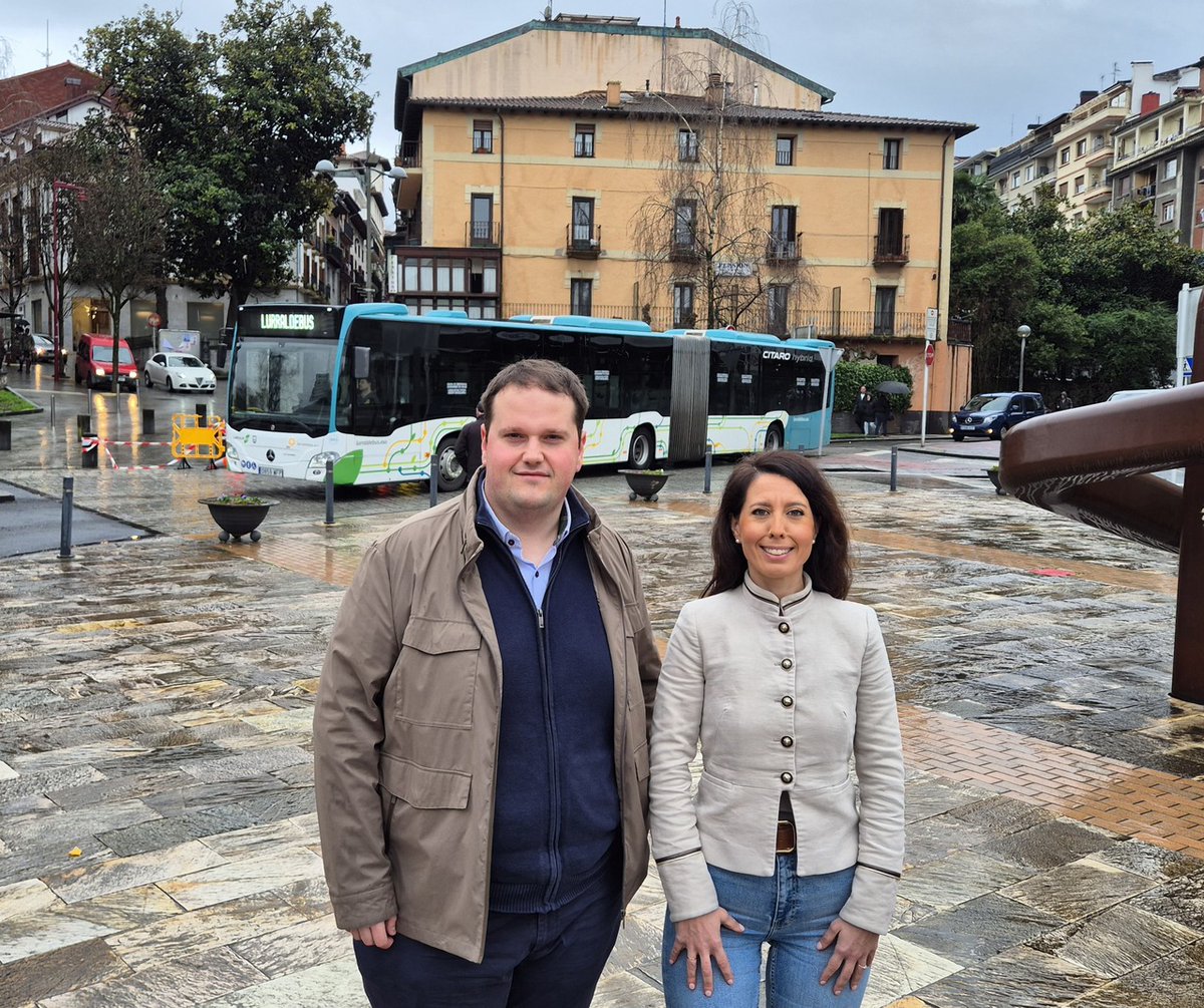 MugikortasunGip's tweet photo. El departamento de Movilidad, Turismo y Ordenación del Territorio comienza a utilizar autobuses articulados en las líneas BU12 y BU13 para seguir dando respuesta al incremento de personas usuarias de estas líneas.

Noticia: https://t.co/4UXdFqOhaR

#ZUREtzatGipuzkoa https://t.co/bG9nU4VyzH