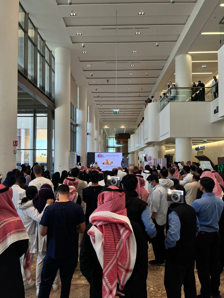 Mohanedsaad199's tweet photo. نحتفل بمناسبه مرور اول سنة من افتتاح مستشفى الملك سلمان للحرس الوطني 🎉🎉

@NGHAnews https://t.co/7GEyXD7nAE