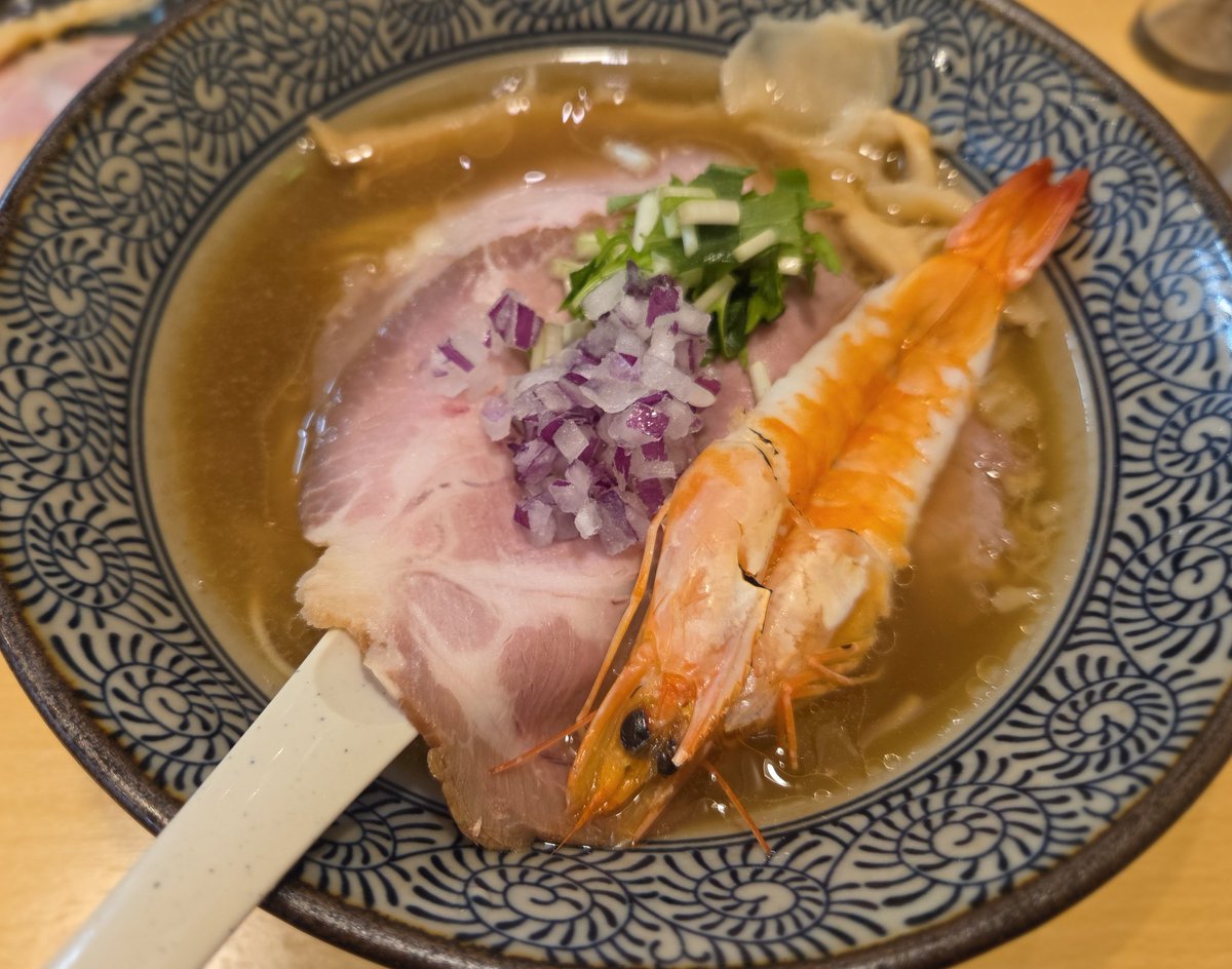 エビそばをいただきました。
圧倒的エビのオーラ…！