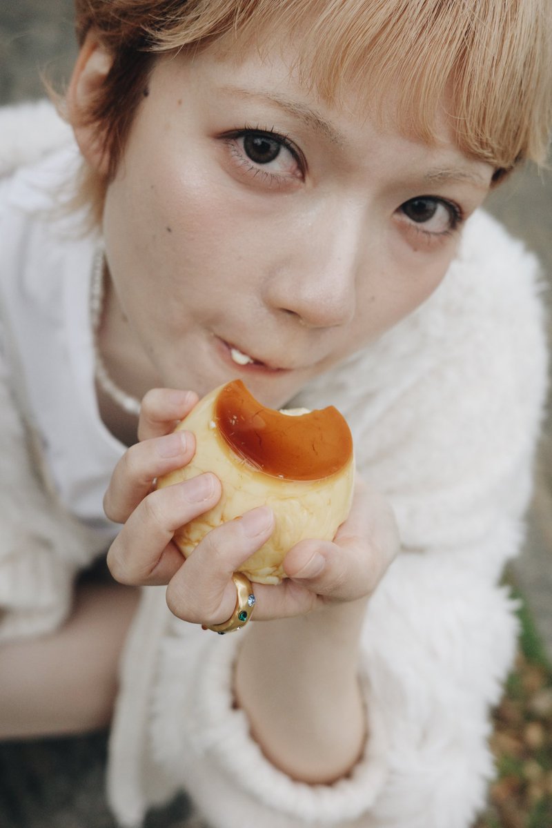 プリンは手掴みで食べます🍮

model..マチルダ
cut&amp;photo..トヲル 

#手掴み女子
#ベリーショート
#ショートウルフ