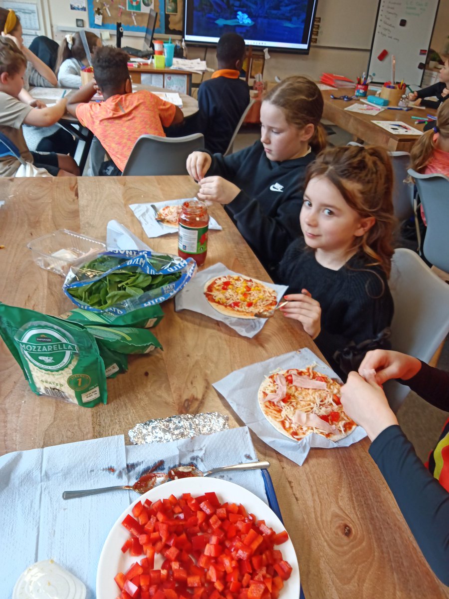 As part of DT, Y5BH have made their own pizzas after taste testing ingredients and designing it! We can't wait enjoy these this afternoon🍕🍕 <a href="/MrGSGC/">Mr Grogan</a> <a href="/MrsDSGC/">Mrs Davies</a>