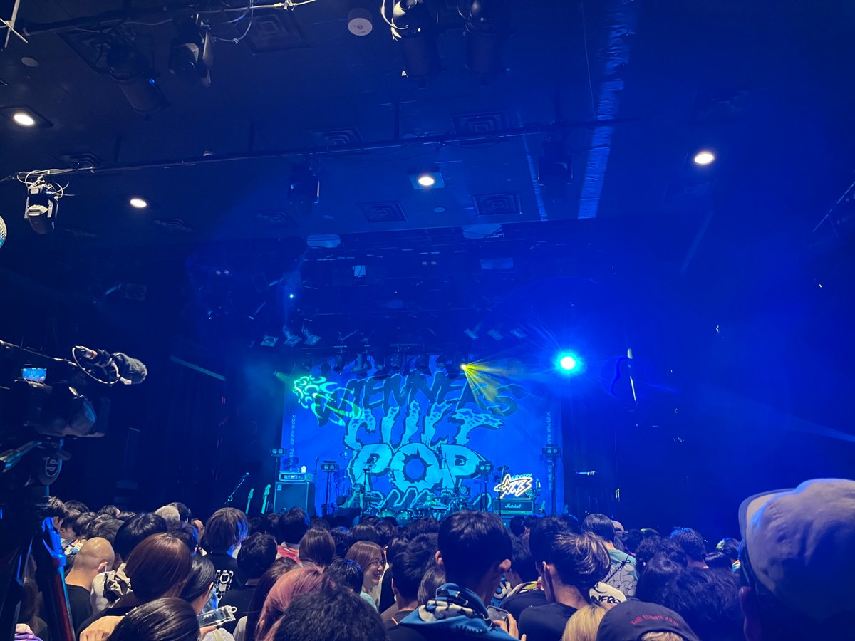 Wimps_Children's tweet photo. Wienners新体制1発目
元アイドル(？)の新メンバーがめちゃくちゃ合ってた
前任のアサミサエを踏襲する歌い方と身のこなし、今後が楽しみです https://t.co/OlLi8OtEJ3