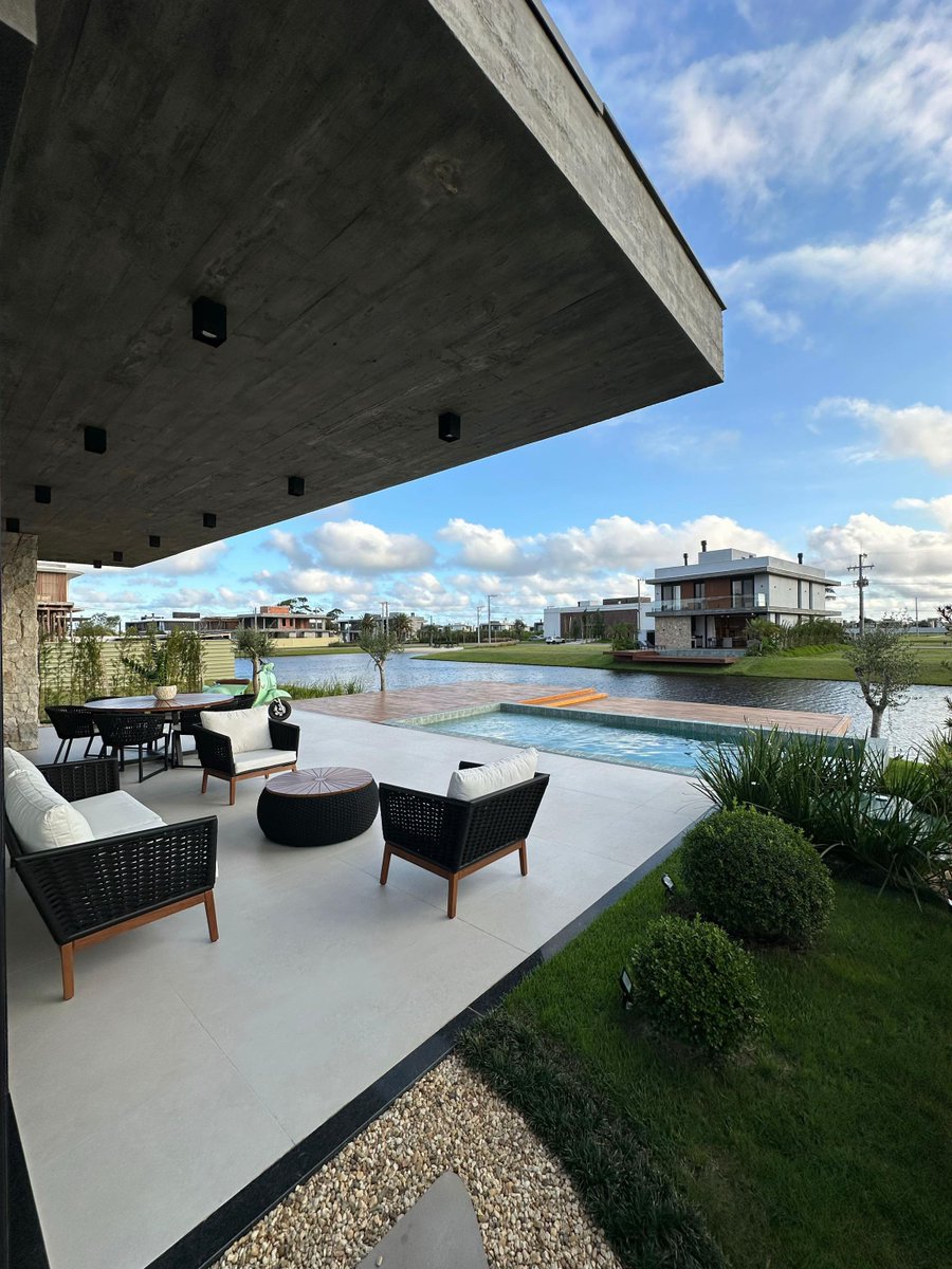 karyastatis's tweet image. This is why you work hard. So one day, you can come home to a place like this