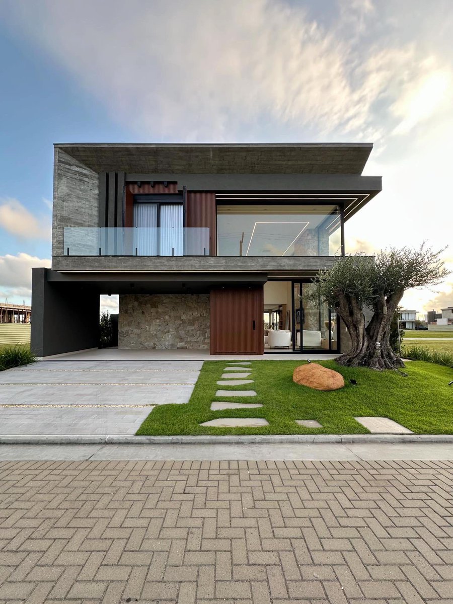 karyastatis's tweet image. This is why you work hard. So one day, you can come home to a place like this