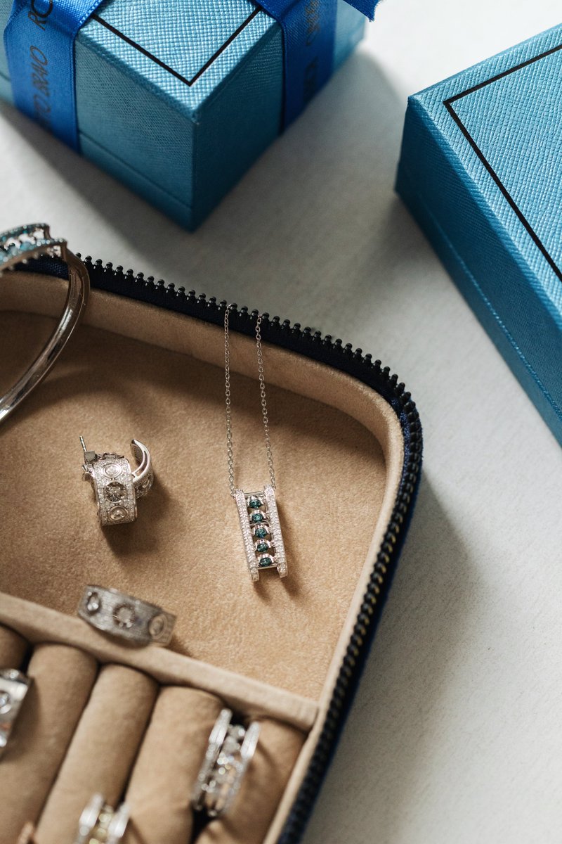 For Valentine’s Day, discover meaningful gift alternatives that speak from the heart. Celebrate love with the timeless elegance of Roberto Bravo handcrafted jewelry where fine craftsmanship meets emotion, and every piece tells a story.

#RobertoBravo