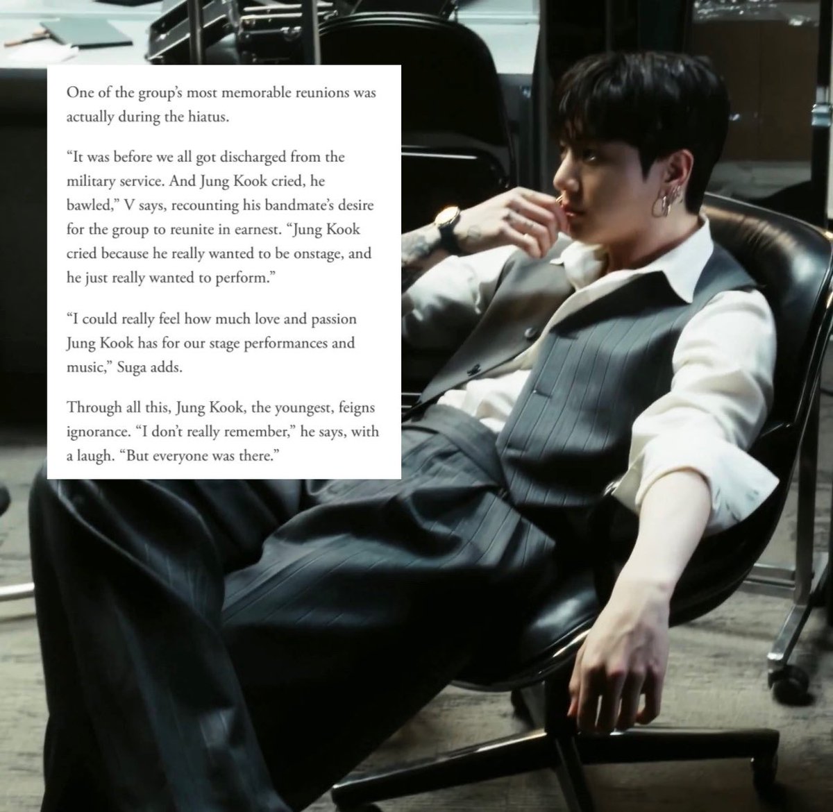 kooknesia's tweet image. V dan Suga mengingat reuni selama hiatus mereka di mana Jungkook “menangis” karena dia rindu berada di atas panggung dan sangat ingin perform. 

Jungkook yang termuda, berpura2 tidak tahu apa2. “Aku benar-benar tidak ingat,” katanya, sambil tertawa. “Tapi semua orang ada di sana”