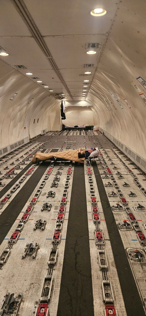 СноваКапитан кораПля tweet media