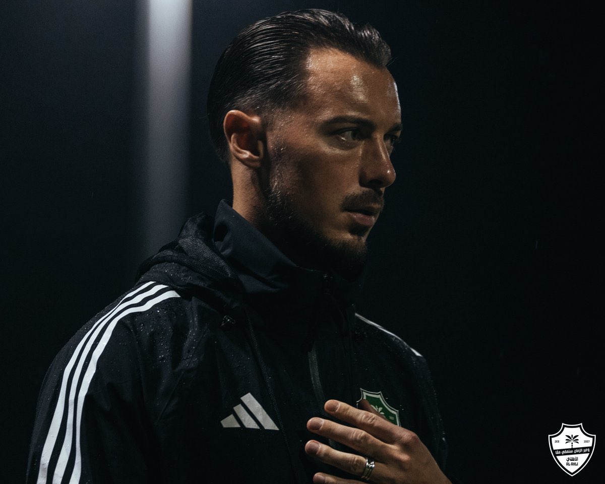 🚨📋— تشـكيلة النادي الأهلي خِلال لقاء اليُوم أمام الشباب :

• ميندي 
• ريان حامد
• روجر ايبانيز 
• علي مجرشي 
• زكريا هوساوي 
• فرانك كيسيه
• فالنتين أتانجانا
• اينزو ميو 
• رياض محرز 
• جالينو 
• آيفان توني