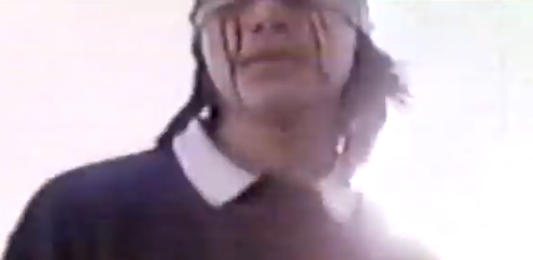 1年女子に「昔は僕も肩まで髪があった。友人の川口君が夜歩いてたら車が停車し『へい、彼女』と声かけられたが『ん？』と振り返ったら慌てて窓閉めて走り去った」と話してウケた。けど「窓閉めて」の時に私が握った手をぐるぐる回したのは意味不明だったろうな。添付画像は「TBXノイズ編」での川口君。