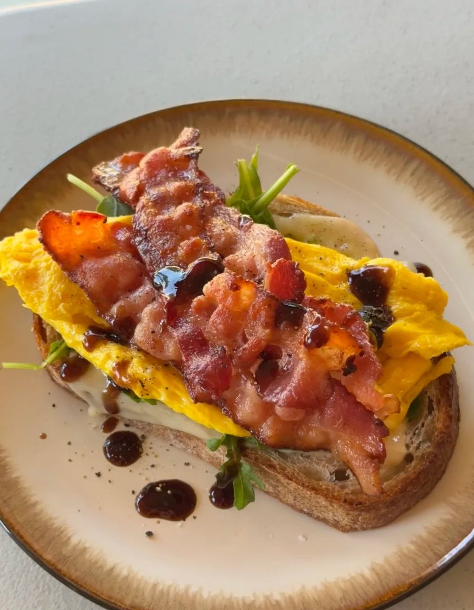 Today morning breakfast , lately, I've gotten used to the taste of balsamic vinegar. It's a perfect match with arugula