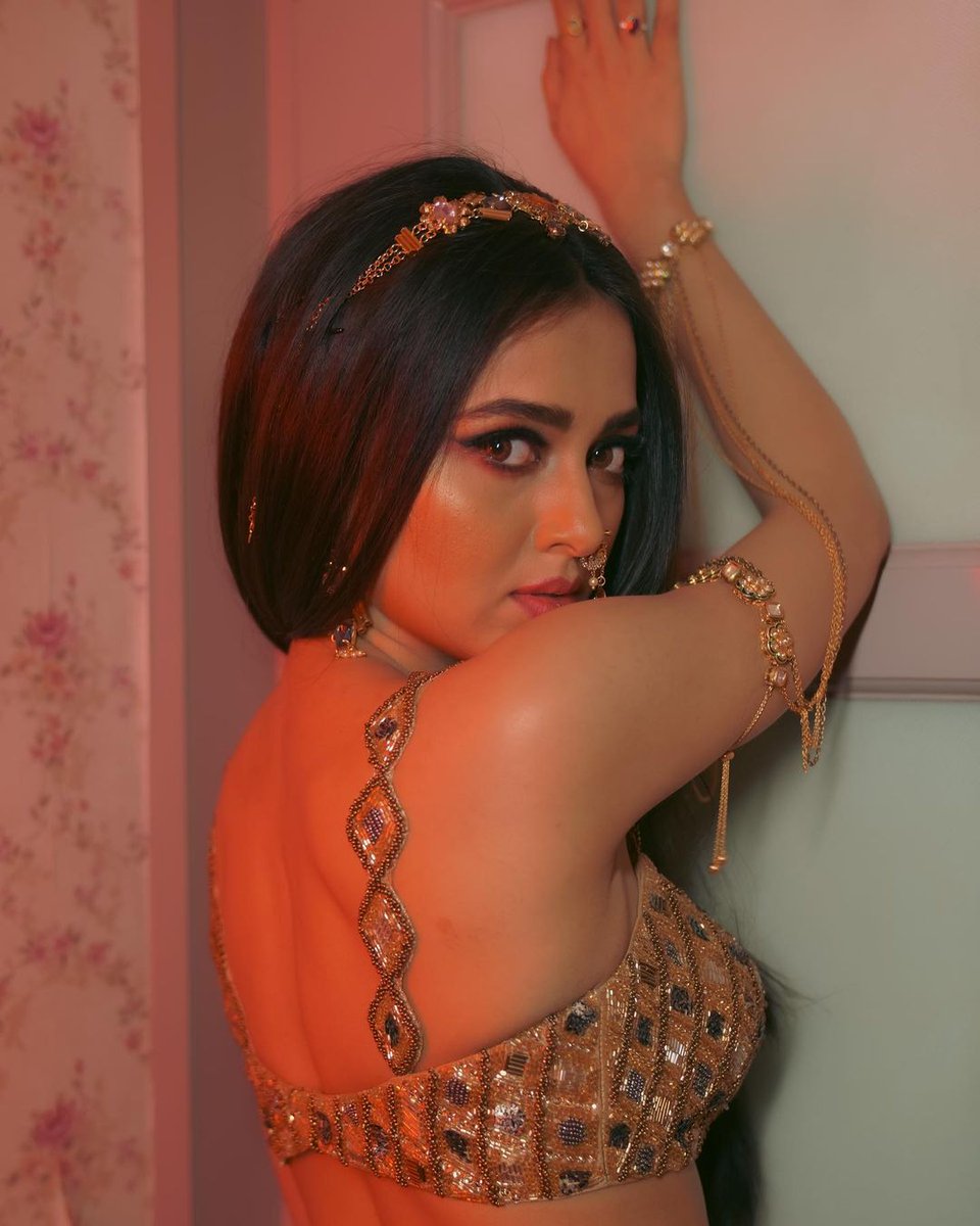 LifeSchoolhindi's tweet photo. #Pratha and
#Tejasswiprakash #Naagin6 https://t.co/wVSmvyPRCy