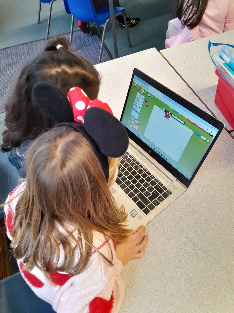 MrsMaceyBH's tweet photo. Continuing our programming practise 💻 https://t.co/W68mA0tTs1
