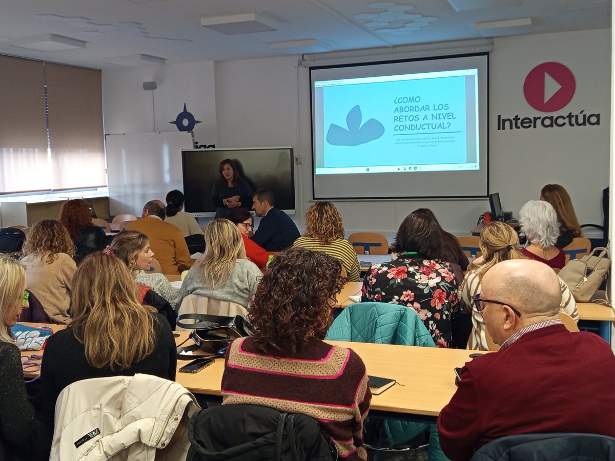 Debatiendo en Secundaria sobre la atención del alumnado con TEA en los Centros Educativos, dentro de una Jornada celebrada en Granada <a href="/cepdegranada/">CEP de Granada</a> Cómo abordar los retos de una Educación Inclusiva