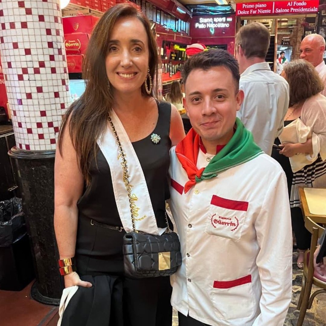 somoscorta's tweet image. Victoria Villarruel visitó Guerrín y fue declarada Visitante Ilustre por la pizzería.

corta.com