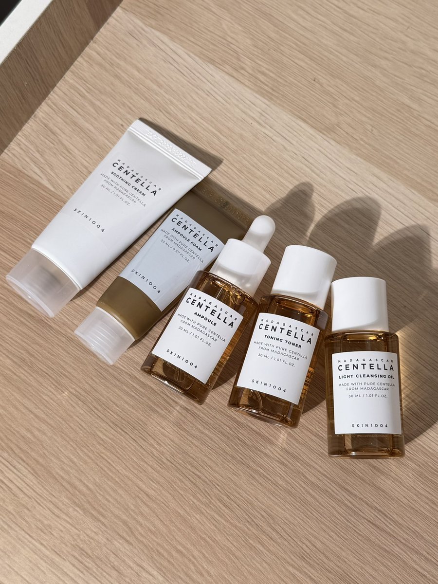 irapersa's tweet photo. skincare that i bring while traveling that doesn't take up much space🧳✈️

penyelamat kulitku! udah lengkap buat double cleansing, bikin kulit sehat &amp; lembab~ https://t.co/kLxZ7qBHQk