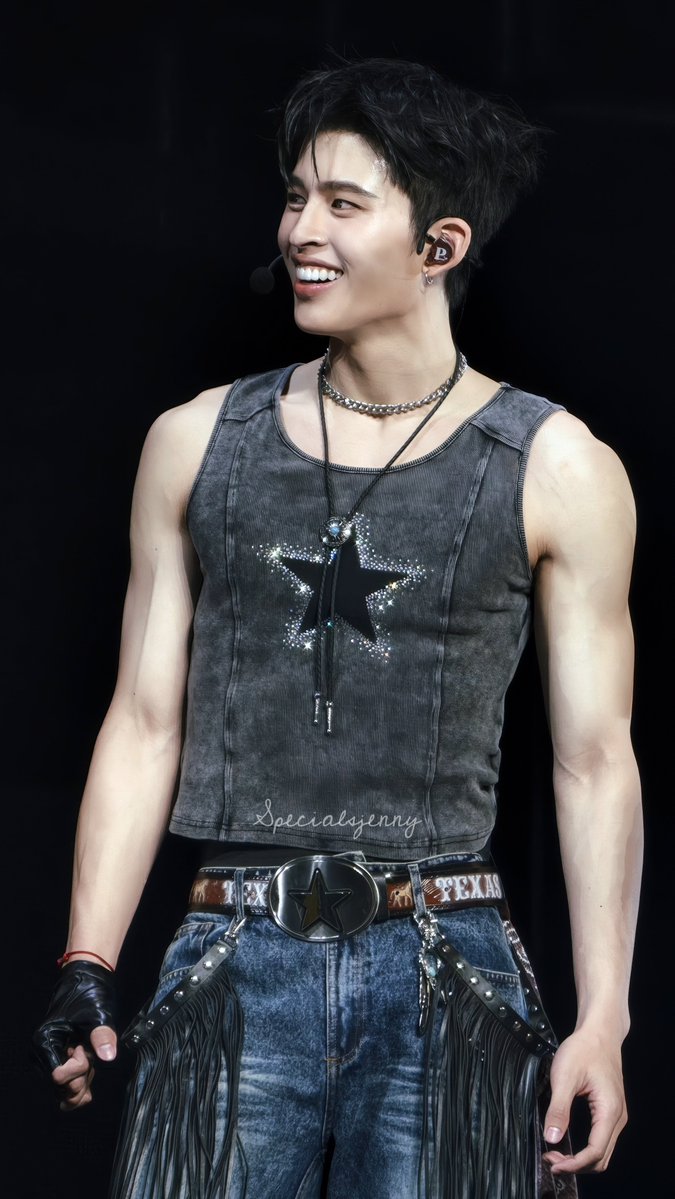 ปอนด์ร่าง jasper คือที่ 🔥
#ppnaravit
#RISERCONCERTD1