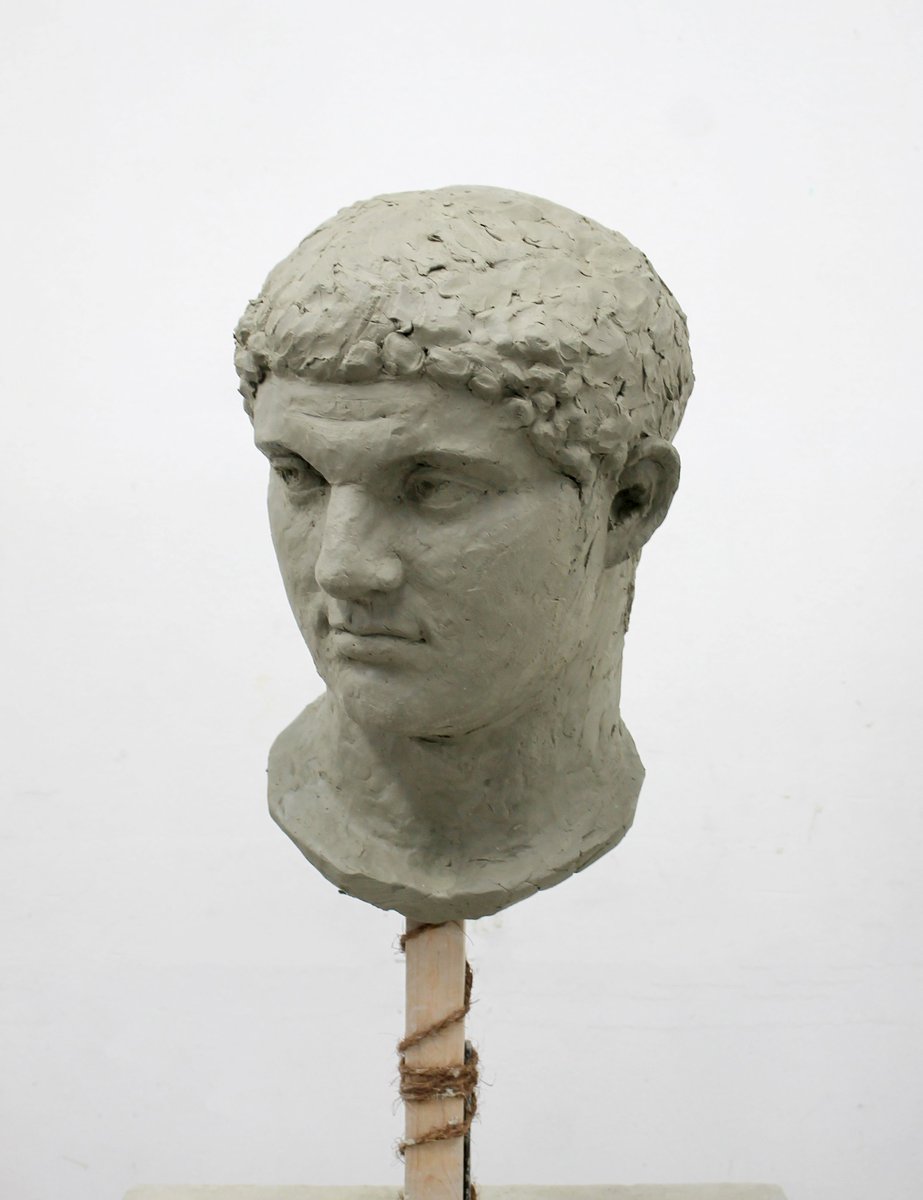 受験コースの作品です。動き、量、構造、印象。全てを把握しバランスをとりながら構築していくことが大切ですね。いい感じにまとめられました！