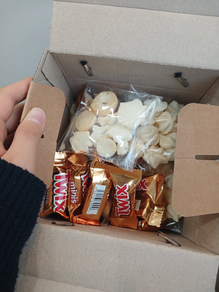 sunnny_417's tweet photo. 발렌타인데이 선물로 지인들에게 준 선물 😋 맛있게 먹었길 바래~ https://t.co/m5yJuNkUhJ