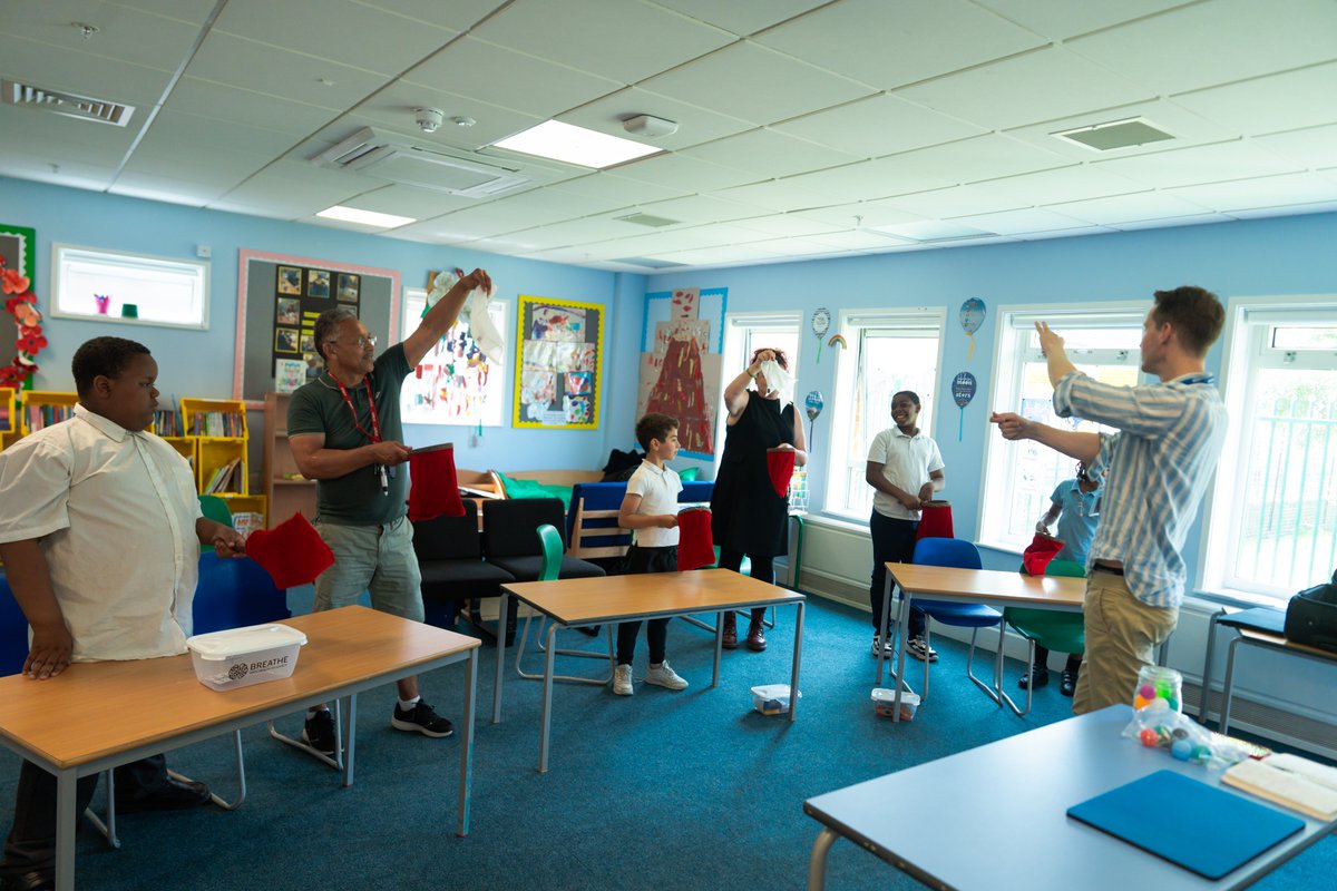 BreatheAHR's tweet photo. We were proud to partner with Anna Freud’s @CORCcentral team to evaluate the impact of Breathe Magic for Mental Health - our creative, magic-based programme designed to support children’s mental health in primary Pupil Referral Units (PRUs)✨
Learn more: https://t.co/I8ziG6qhh9 https://t.co/Z64XYsFWBq