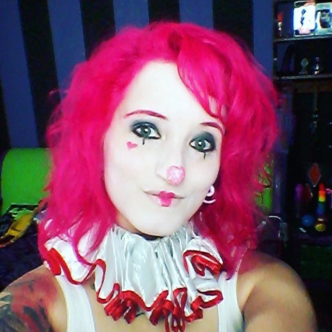 Vote to help ThatMissQuin win in the Valentine Vibes Contest on <a href="/ManyVids/">ManyVids</a> ➡️ manyvids.com//contests/5934… 
Voting ends tomorrow!  🤡🩷🤍