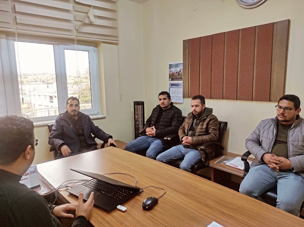 AKÖREN’DE ORTAOKUL VE LİSE MÜDÜRLERİYLE SÜREÇ DEĞERLENDİRMESİ YAPILDI
Millî Eğitim Bakanlığı Bursluluk Sınavı süreci, AKEFEP Güncellemesi, LGSveYKS hazırlık süreciyle ilgili Şube Müdürü Turgay Tarla başkanlığında ortaokul ve lise müdürlerinin katılımıyla toplantı gerçekleştirildi