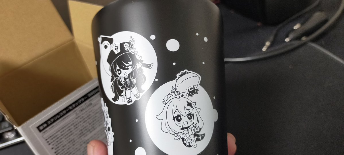 ファミマ行って原神タンブラー買ってきた。イラストがかわいい