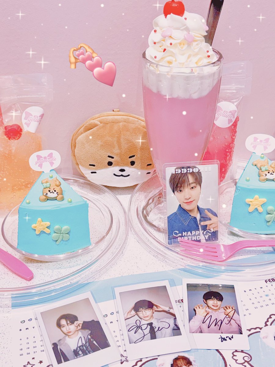 moniniway's tweet photo. ディノちゃんせんいる🎶ケーキかわいかった💚💚💚＋先輩のお祝いに来た後輩たち
きゅもも付き合ってくれてありがとー😻💞 https://t.co/pD4m7aF9rC