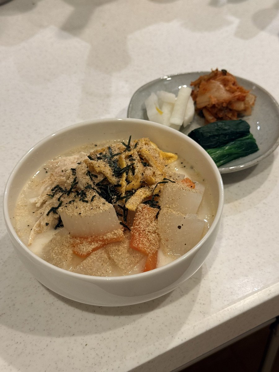 久しぶりの引きこもりday
久しぶりに料理もちゃんとした🍳

朝はオープンサンド、夜はコングクス

金ロー見ながら食べてる🎞️