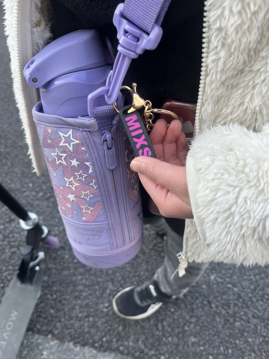 STUDIO_MIXS's tweet photo. ミクスに来ると笛が貰えます!
本日も近所の小学生が噂を聞いて?!
笛下さい!って来店してます
10年後位ににバイク買ってね❤️
#MIXS #ミクス #笛配りおじさん
#町田市小山町 https://t.co/KboqeXCFvj