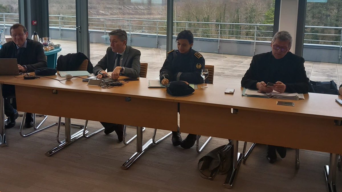 prefet59's tweet image. #Economie #Industrie #HautsDeFrance

𝐃𝐞́𝐩𝐥𝐚𝐜𝐞𝐦𝐞𝐧𝐭 𝐝𝐚𝐧𝐬 𝐥𝐞𝐬 𝐜𝐚𝐫𝐫𝐢𝐞̀𝐫𝐞𝐬 𝐝𝐮 𝐁𝐨𝐮𝐥𝐨𝐧𝐧𝐚𝐢𝐬

Bertrand Gaume, préfet de la région Hauts-de-France, préfet du Nord, s’est rendu sur les sites de Leulinghen-Bernes et Ferques (plus grande carrière à ciel