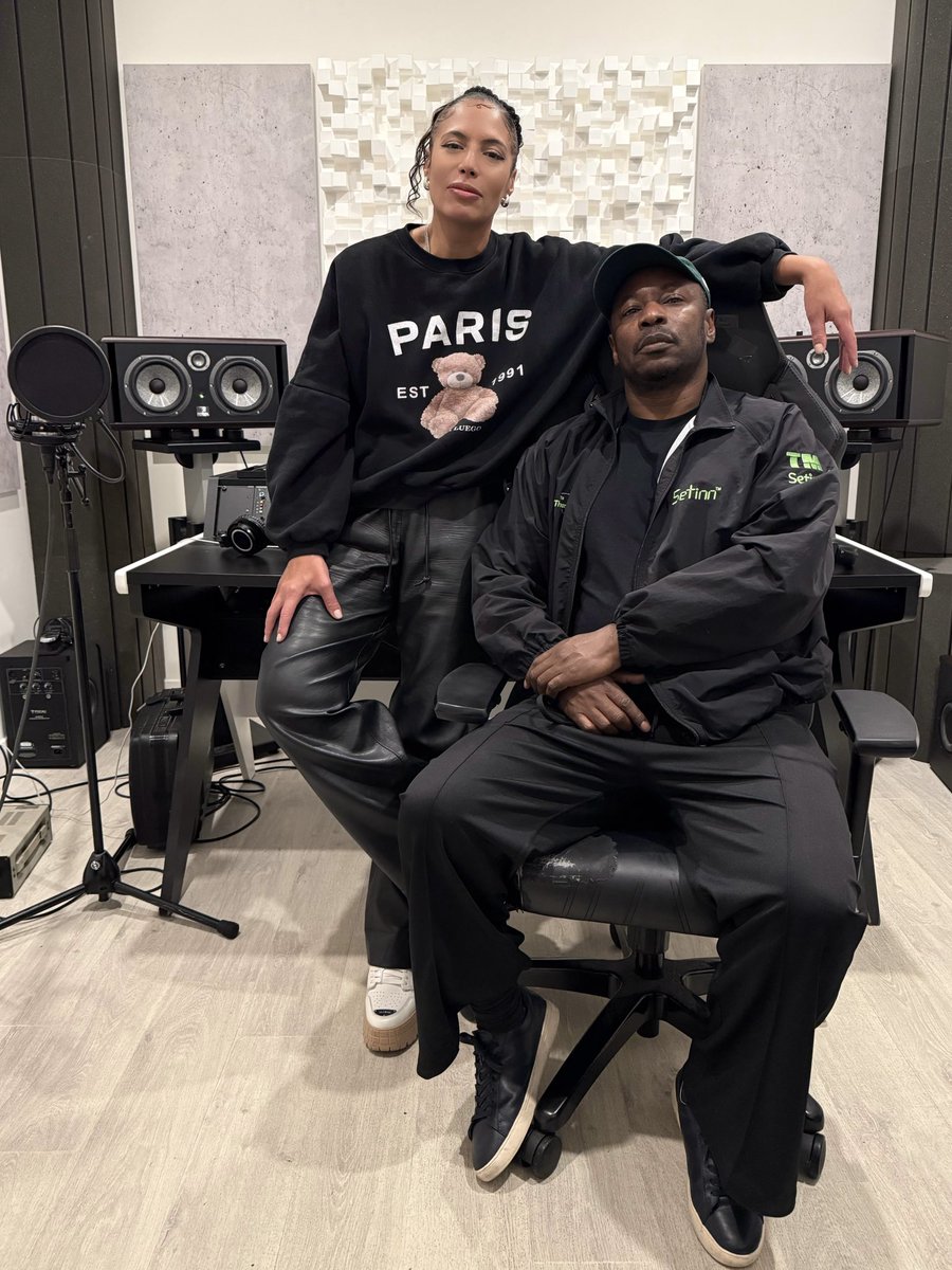 ZAHOOFFICIEL's tweet photo. “COMME CAROLINE” est à vous !! J’attends vos retours foooort !!!!

🎧 https://t.co/2TFufgqKQo

#CommeCaroline #NewMusic #AlbumVersatile https://t.co/ErlK3W8jZL