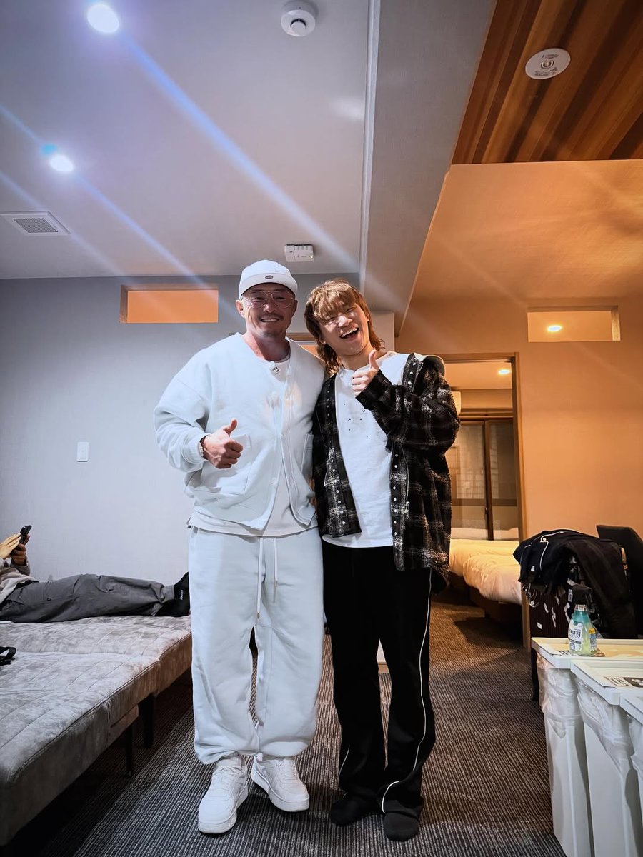 High__Lite's tweet photo. 추성훈님 인스타그램 💫

오랜만에 대성이랑!
여전히 재밌고 귀엽고 애교도 넘쳐서 최고인 남자입니다.

久々にBIGBANGテソン君と！
相変わらず面白くて可愛くて愛嬌がたくさん！最高の男です

#대성 #DAESUNG #DLITE #テソン #DsWAVE #상남자의여행법

@d_lable https://t.co/4p7ikpx4CU