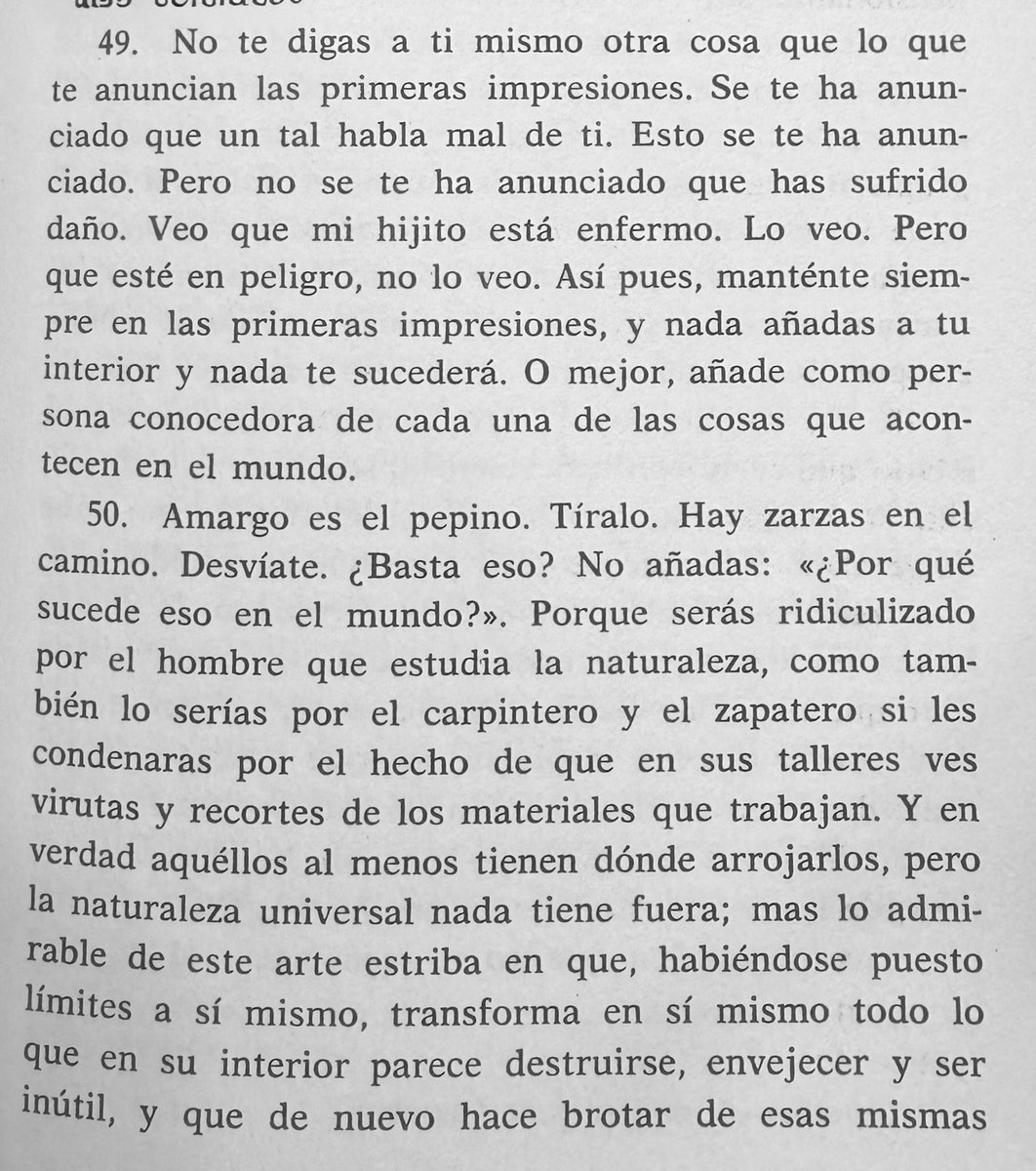Marco Aurelio tenía una obsesión útil: 
No sumar drama al dato.
“Hablan mal de ti” es información.
“Me han dañado” es una historia que aceptas.
La disciplina es recortar lo añadido y quedarte con lo real.
📕Meditaciones