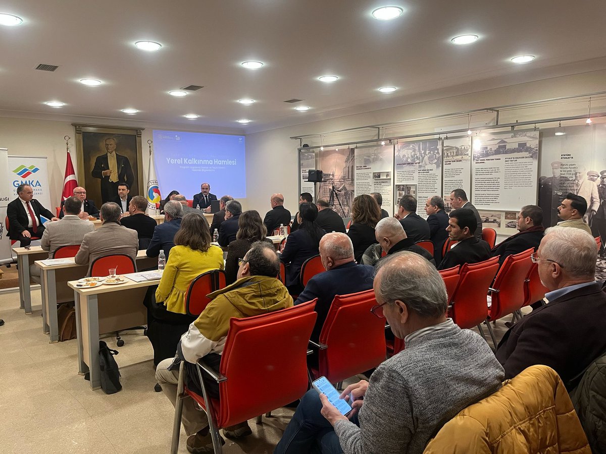 CanakkaleTB's tweet photo. KUZEY EGE ZEYTİNYAĞI LİSANSLI DEPOCULUKTA TARİHİ ADIM: İLK İMZALAR ATILDI 🫒🖊️

https://t.co/Kfsb3SZIiy 

#yerelkalkınmahamlesi
#KuzeyEge
#Zeytinyagi
#LisansliDepoculuk https://t.co/AKfmB3xcpl