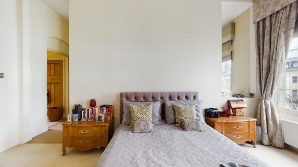 🏠 FOR SALE | PITTVILLE 🏠
This is a stunning period townhouse on one of #Cheltenham’s most sought-after roads, just a short walk from Pittville Park, Cheltenham Racecourse and the town centre. Call 01242 253325 option 2 to arrange a viewing. ☎️

Details: rightmove.co.uk/properties/164…