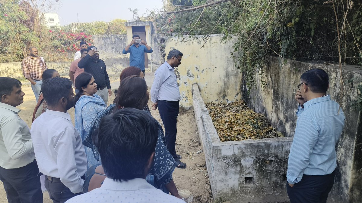 માન. અગ્ર સચિવ શ્રી પંચાયત ગ્રામ ગૃહ નિર્માણ અને ગ્રામ વિકાસ વિભાગ દ્વારા મહેસાણા જિલ્લાના ઊંઝા તાલુકાના મક્તુપુર ગામમાં મુલાકાત કરી,એસ,બી.એમ અસ્કયામતોનું  નિરીક્ષણ કરી જરૂરી સૂચના આપી.
<a href="/Dwivedi_D/">Dhananjay Dwivedi</a>
 <a href="/SBMR_Gujarat/">Swachh Bharat Mission- Gramin, Gujarat</a>
<a href="/ddo_mehsana/">DDO Mehsana</a>
<a href="/GujPRHDept/">Panchayat, Rural Housing & Rural Dev. Department</a>
<a href="/crdgujarat1/">Commissionerate of Rural Development,Gujarat</a> <a href="/SwachchhM/">Swachchh Bharat Mission-Gramin, Mahesana</a>