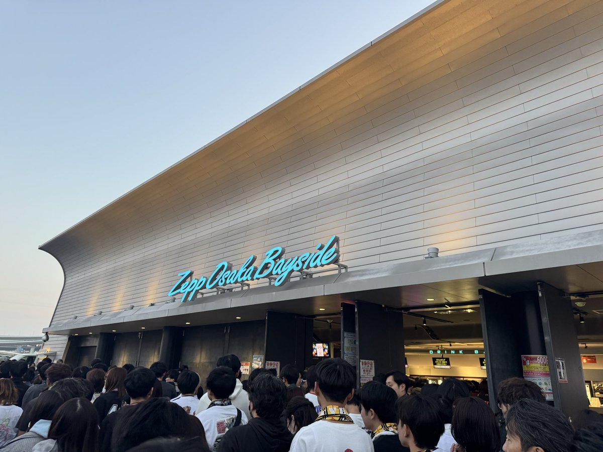 pinkbb0111's tweet photo. UVERworld ZERO LAG TOUR
2026.02.13 at Zepp Osaka Bayside 

今年のUVERworld始まった！
1130番でもかなり前に行けて最高すぎた🙌
セトリ強いw
ライブハウスはやっぱり最高🤘

とりあえず明日予定あるし広島に帰りまーす😁

#UVERworld
 #UVERworld_ZEROLAGTOUR https://t.co/xX19DTY2eb