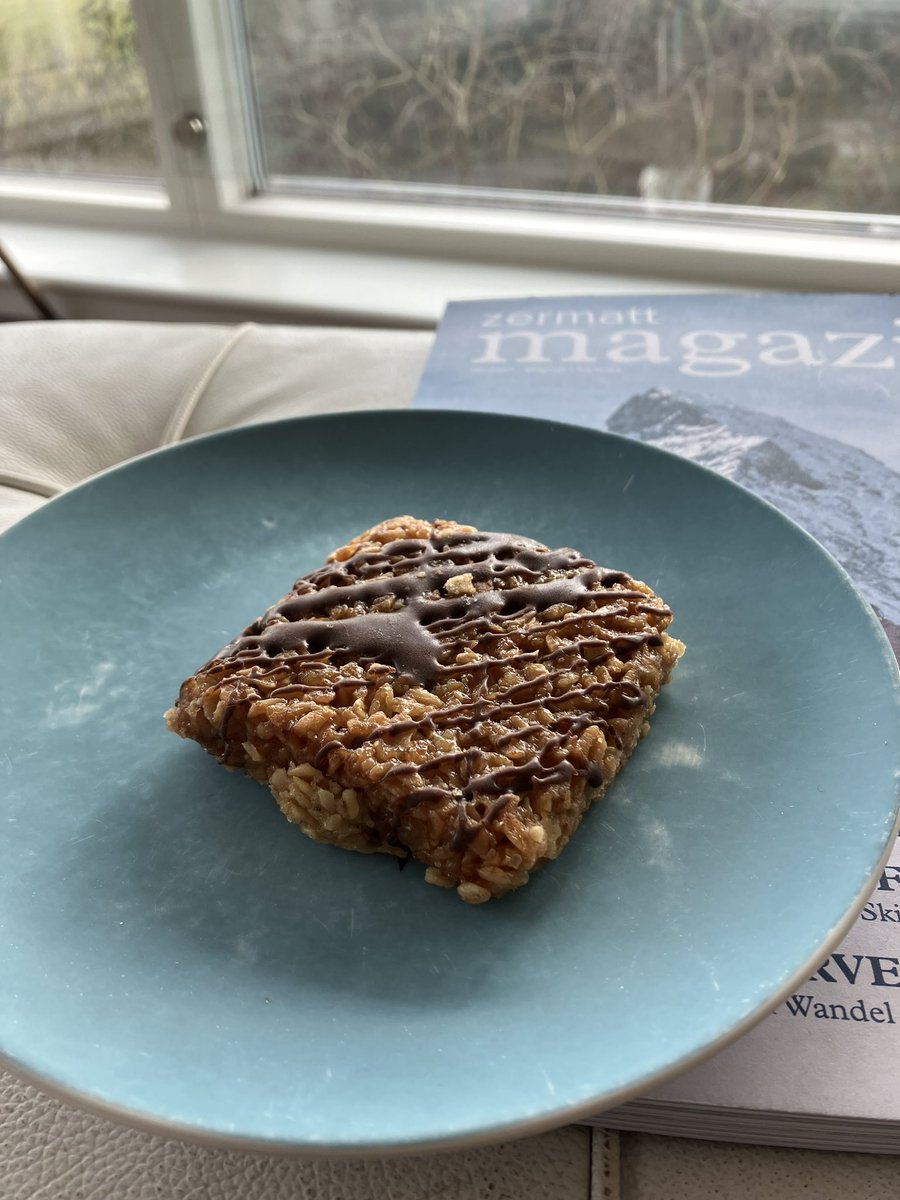 paulosborne911's tweet photo. Friday cake this week we have a Flapjack with some chocolate on top 👍 back at sea level and suffering with a cold ☹️ thought a Flapjack might help ! 🤔🍰Dining at home , having a easy day.
#FridayCake https://t.co/YfsYdTCcCE