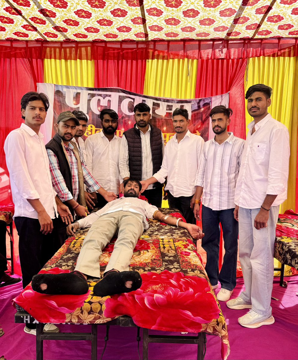 OmprakashNaga25's tweet photo. पुलवामा में शहीद हुए अपने जवानों की याद में आज सीकर NSUI के खाटूश्याम ब्लॉक कमेटी के साथियों द्वारा रक्तदान शिविर में उपस्थिति दर्ज करवा कर सफल आयोजन की शुभकामना दी।
शहीदों को सच्ची श्रद्धांजलि—सेवा और समर्पण के साथ।
जय हिंद 🇮🇳
#OmprakashNaga #NSUI #sikar
#Pulwama https://t.co/GEWHANK0vB