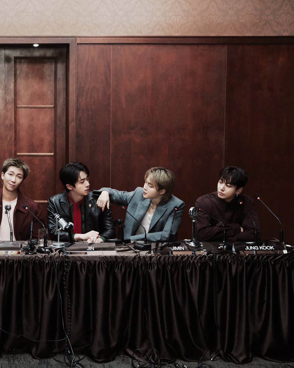 GQMexico's tweet image. Para nuestra portada de marzo, @raymondangas de GQ viajó a Corea del Sur para pasar tiempo con RM, Jin, Suga, J-Hope, Jimin, V y Jung Kook de @bts_bighit mientras se preparan para su enorme regreso global gq.com.mx/articulo/bts-e…